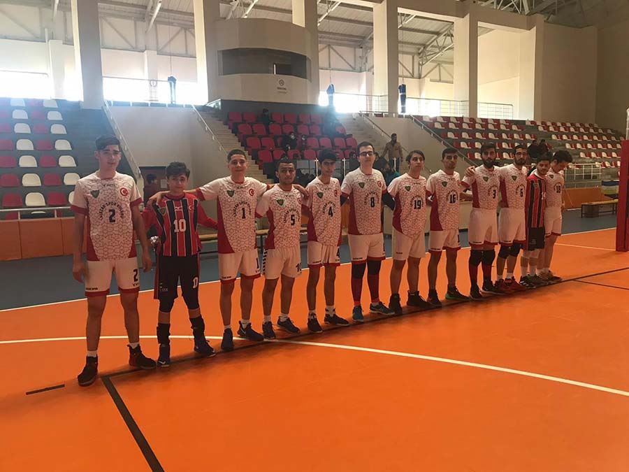 Türkiye Voleybol Federasyonu 2. Lig 6. Grupta mücadele eden Muş Lalezar Spor Voleybol takımı Bitlis deplasmanından galibiyetle ayrıldı.