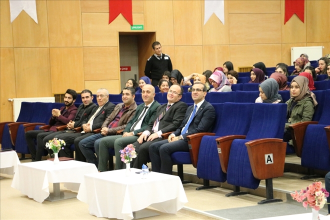 ÜNİVERSİTEDE EDEBİYAT SEVERLER ŞAİR İSMAİL GÜR İLE BULUŞTU