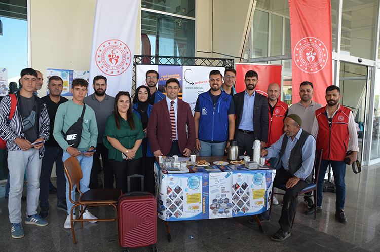 GSM’DEN ÖĞRENCİLERE BEŞ YILDIZLI KARŞILAMA