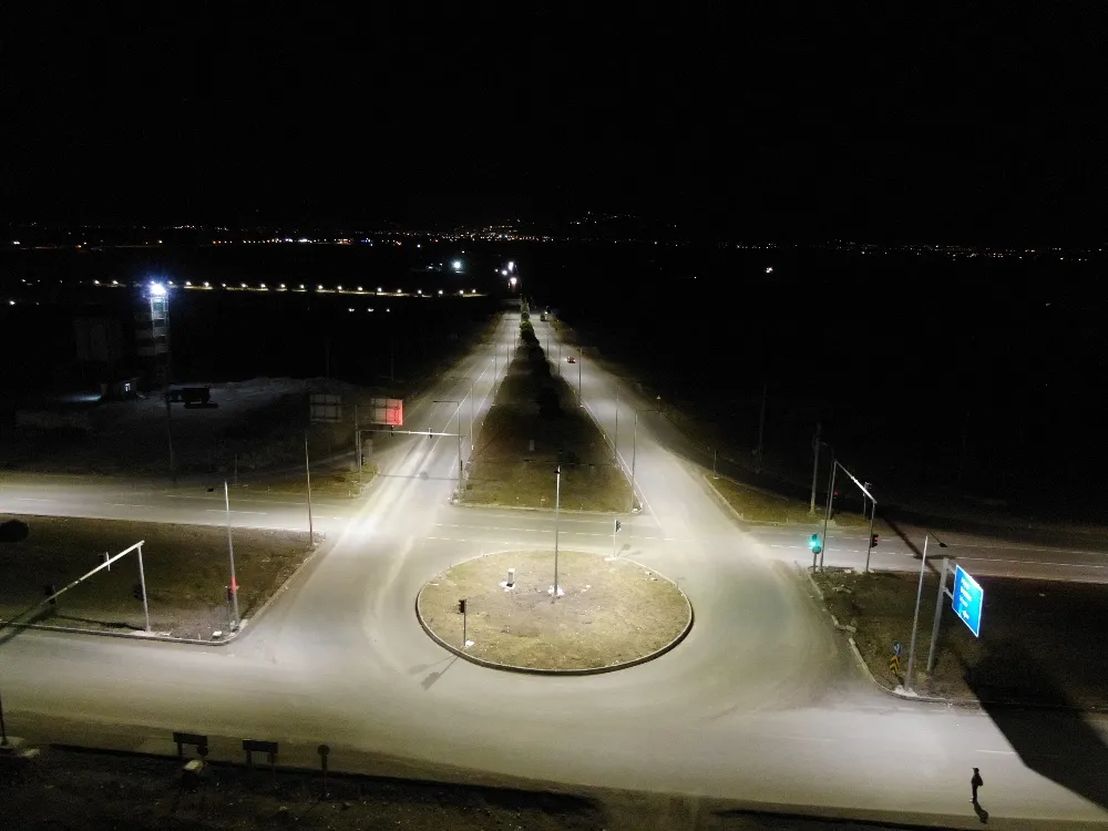 VEDAŞ ŞEHRİN GİRİŞ KAPISINI AYDINLATTI