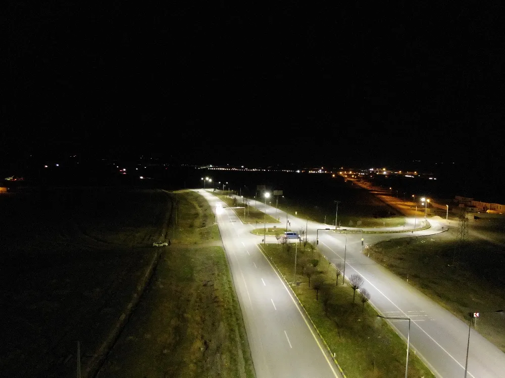 VEDAŞ ŞEHRİN GİRİŞ KAPISINI AYDINLATTI