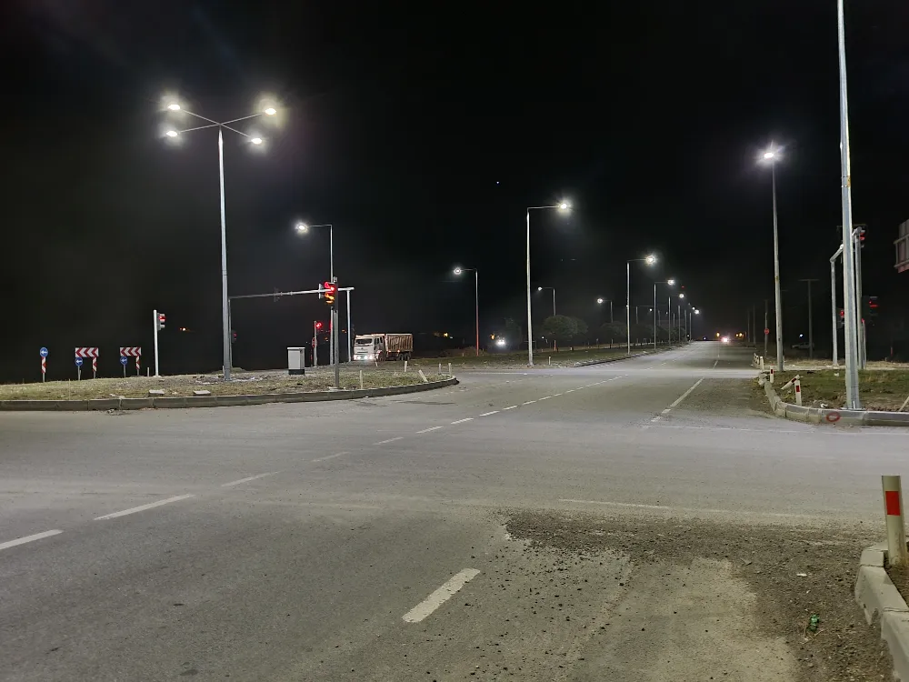 VEDAŞ ŞEHRİN GİRİŞ KAPISINI AYDINLATTI