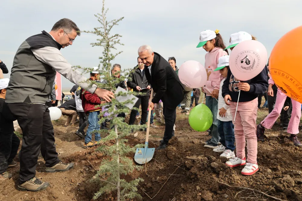 CUMHURİYET’E NEFES OLACAK FİDANLAR TOPRAKLA BULUŞTU