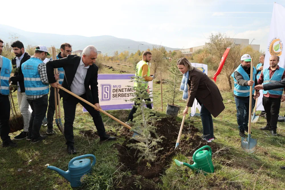 CUMHURİYET’E NEFES OLACAK FİDANLAR TOPRAKLA BULUŞTU