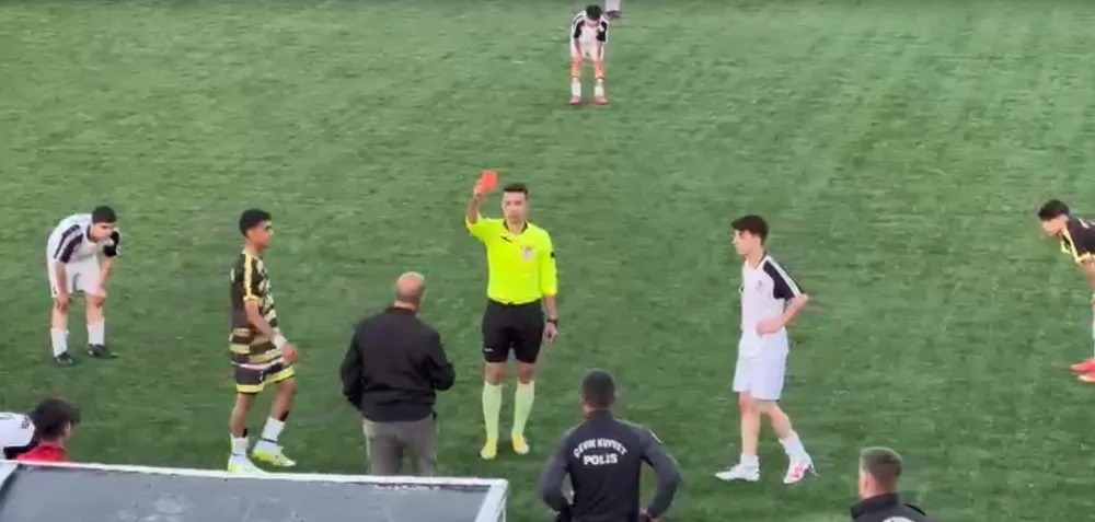 U-16 LİGİ MÜSABAKASINDA HAKEME TOKAT ATILDI
