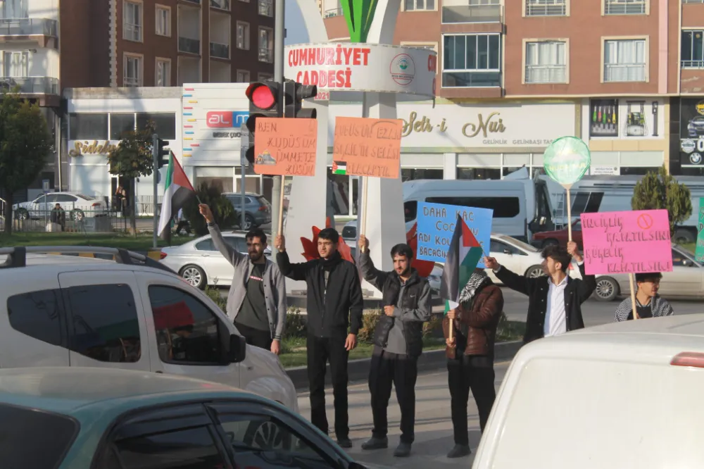 HÜDA PAR’LI GENÇLERDEN KIRMIZI IŞIKTA EYLEM