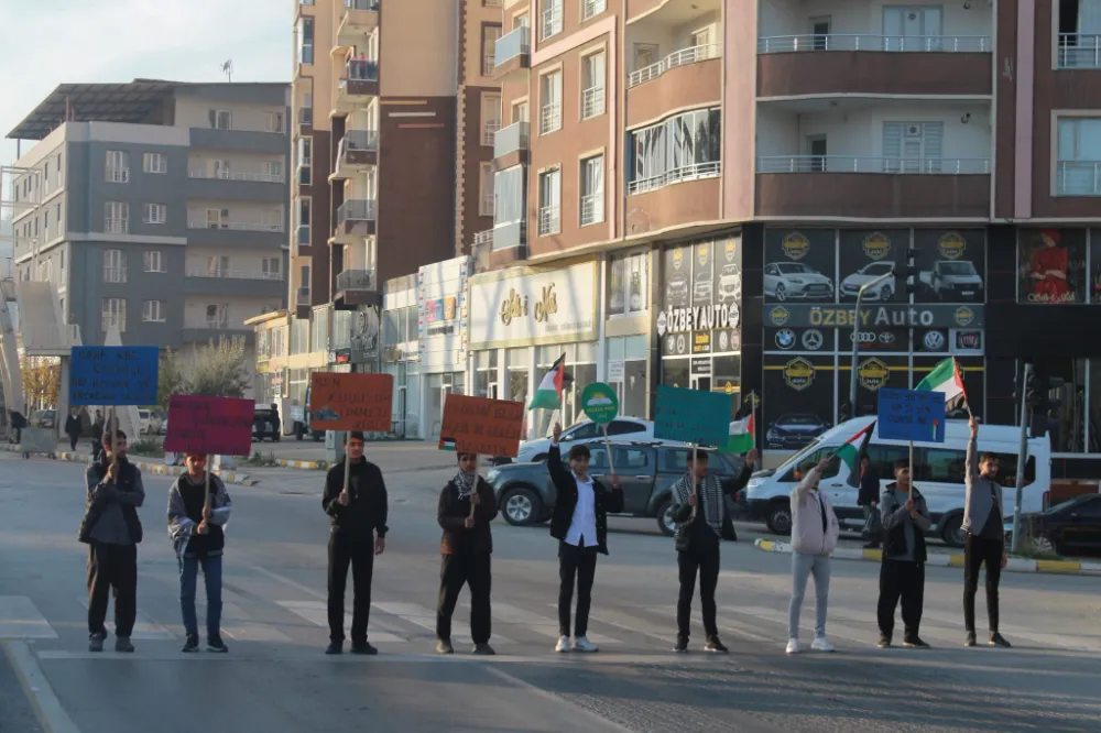 HÜDA PAR’LI GENÇLERDEN KIRMIZI IŞIKTA EYLEM