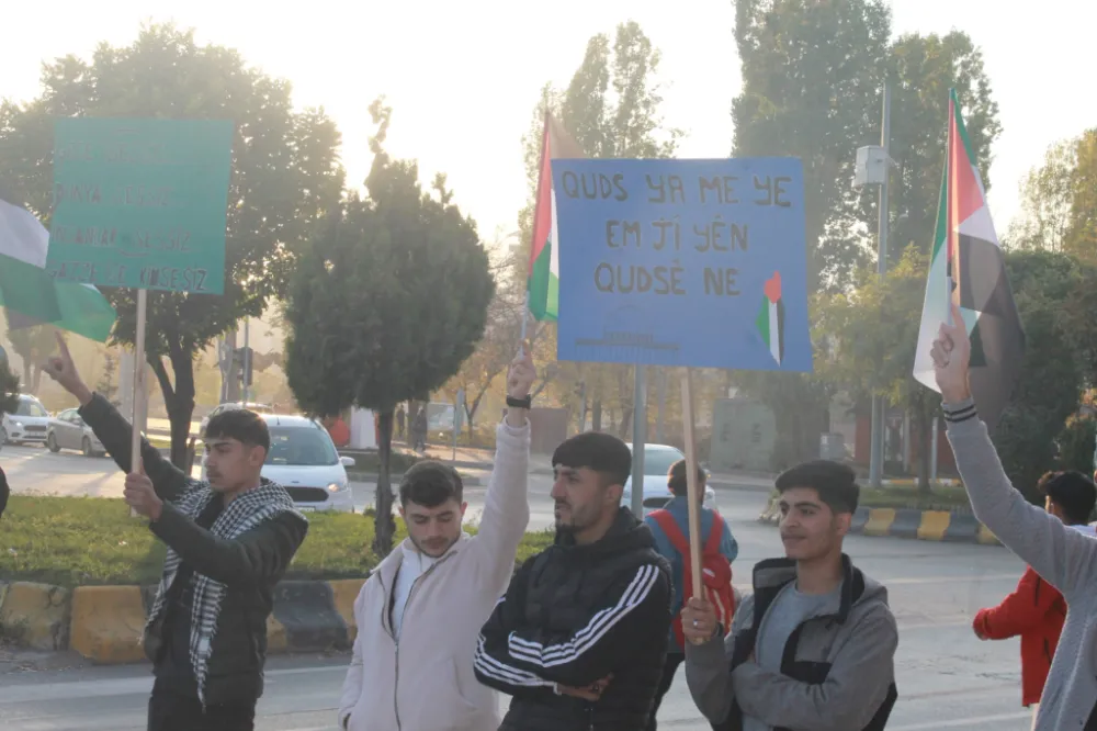 HÜDA PAR’LI GENÇLERDEN KIRMIZI IŞIKTA EYLEM