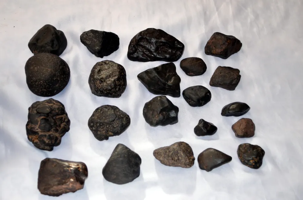 MANTAR ARARKEN GÖKTAŞI BULDULAR