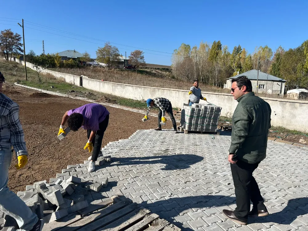 BULANIK BELEDİYESİ 95 BİN METREKARE KİLİTLİ PARKE TAŞI DÖŞEDİ