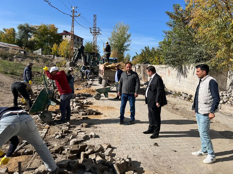 BULANIK BELEDİYESİ 95 BİN METREKARE KİLİTLİ PARKE TAŞI DÖŞEDİ