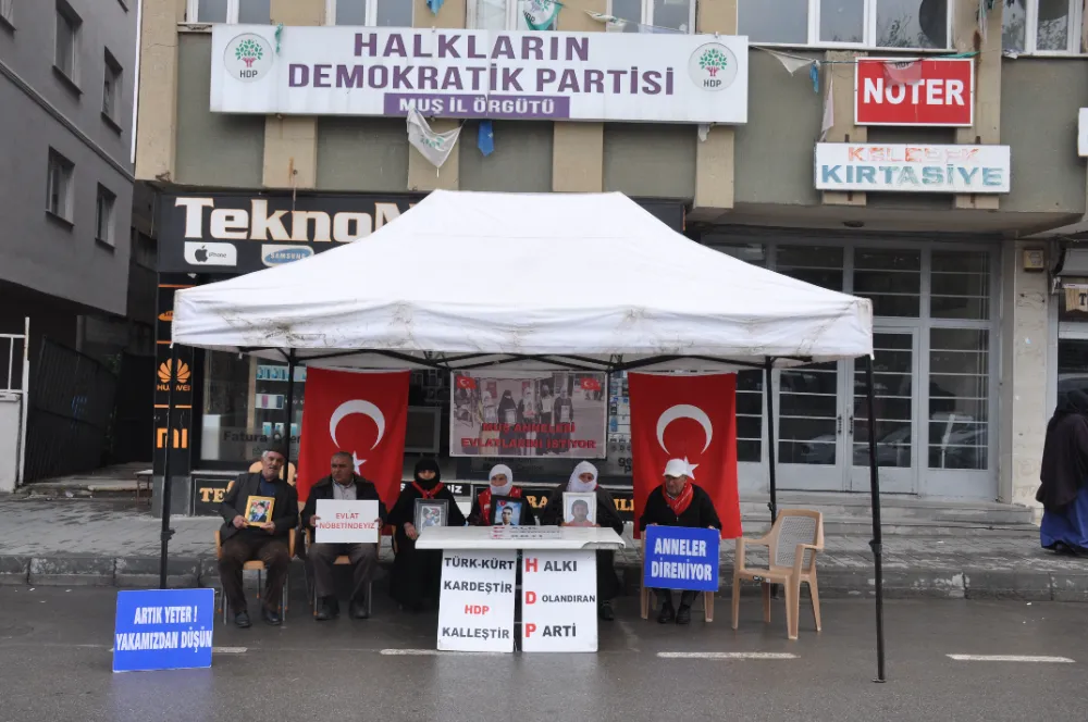 HDP ÖNÜNDEKİ EVLAT NÖBETİ DEVAM EDİYOR