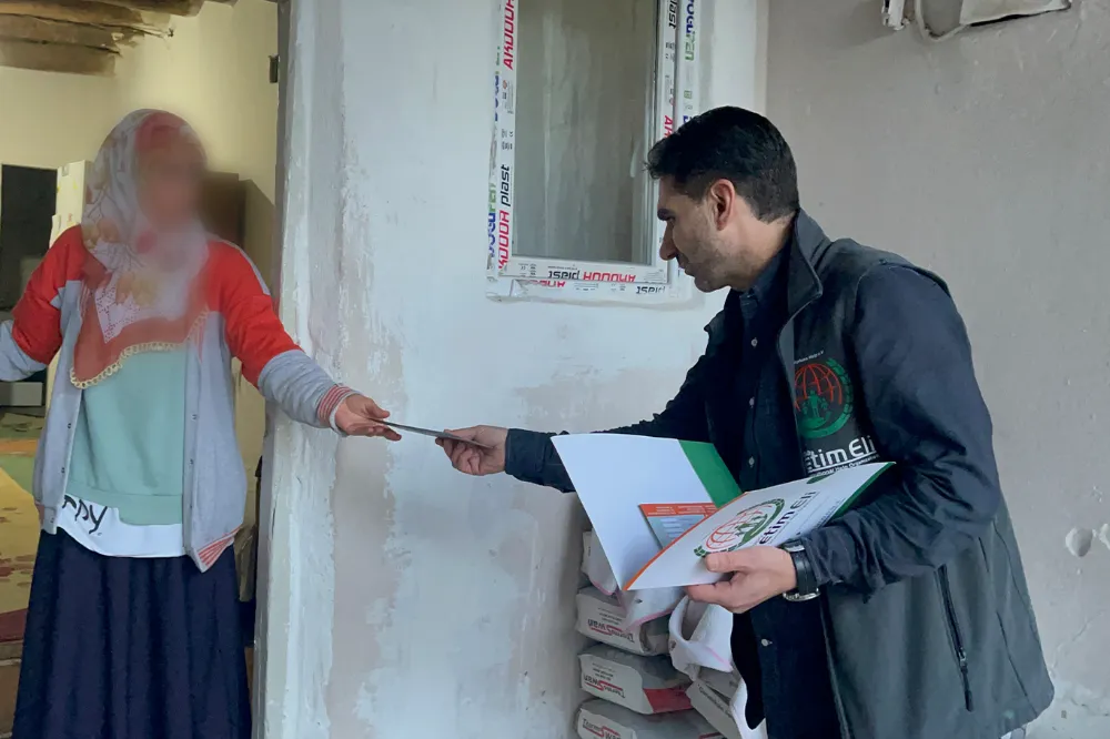 AVRUPA YETİM ELİ, MUŞ'TA İHTİYAÇ SAHİPLERİNE GIDA VE NAKDİ YARDIM ULAŞTIRDI