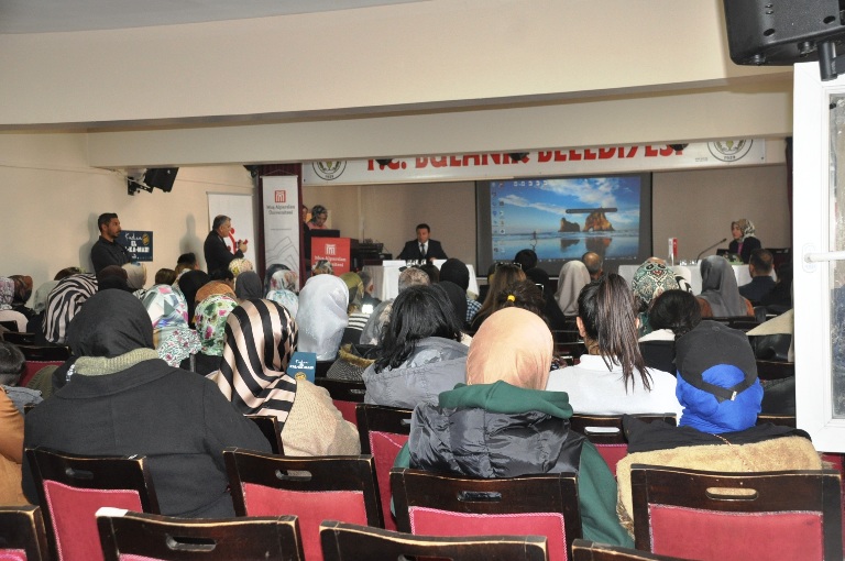 BULANIK’TA KADINA ŞİDDETLE MÜCADELE PANELİ DÜZENLENDİ