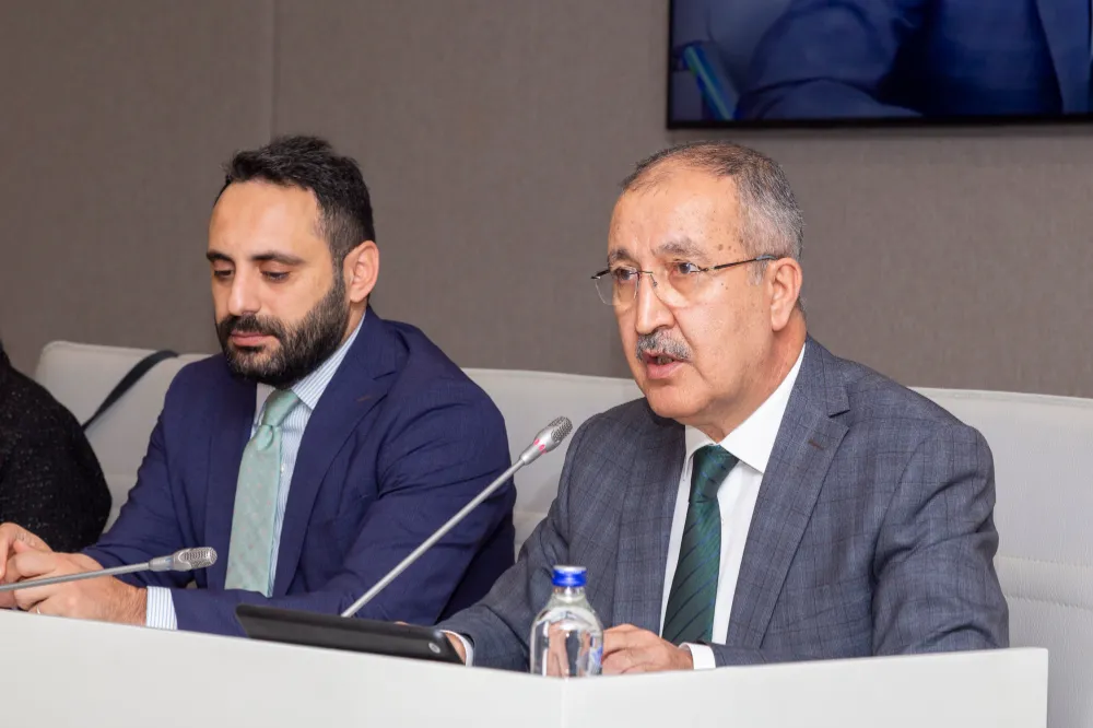 “YANLIŞ YOLLARA TEVESSÜL EDENLER KENDİLERİNİ KANDIRIYOR”