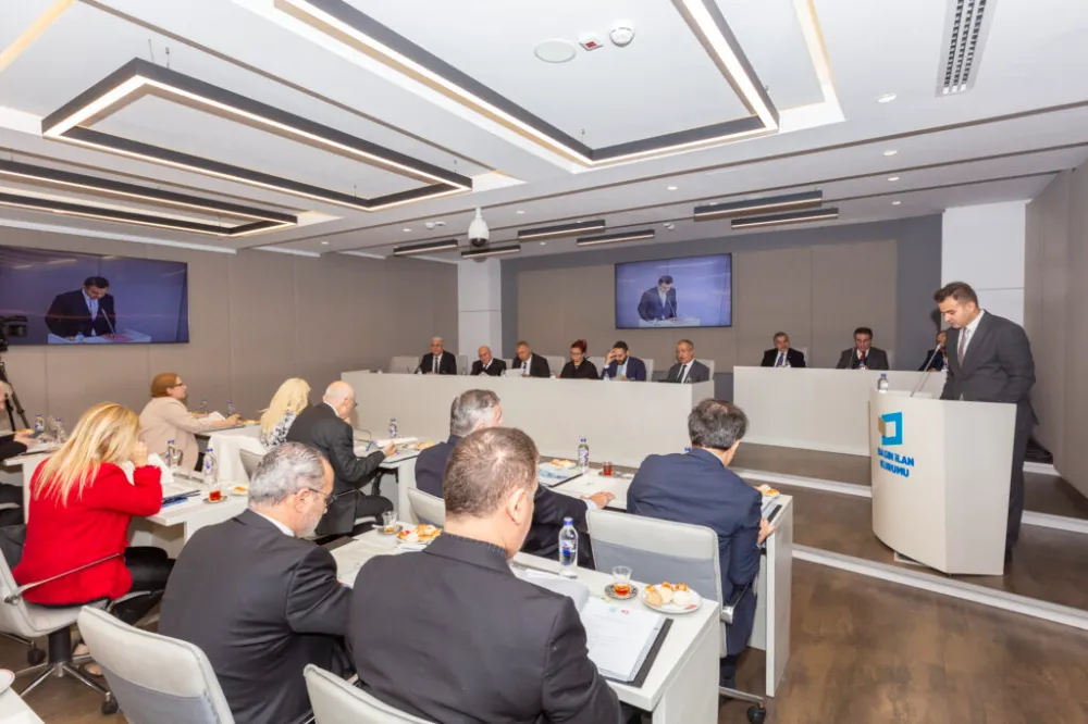 “YANLIŞ YOLLARA TEVESSÜL EDENLER KENDİLERİNİ KANDIRIYOR”