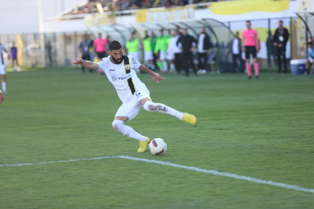 ŞAMPİYONLUĞA KOŞAR ADIM 3-0