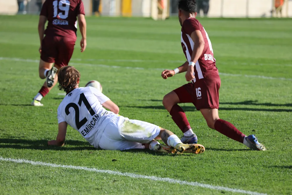 ŞAMPİYONLUĞA KOŞAR ADIM 3-0