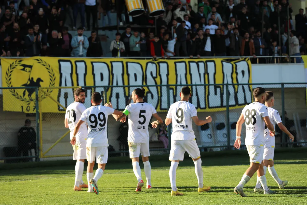 ŞAMPİYONLUĞA KOŞAR ADIM 3-0