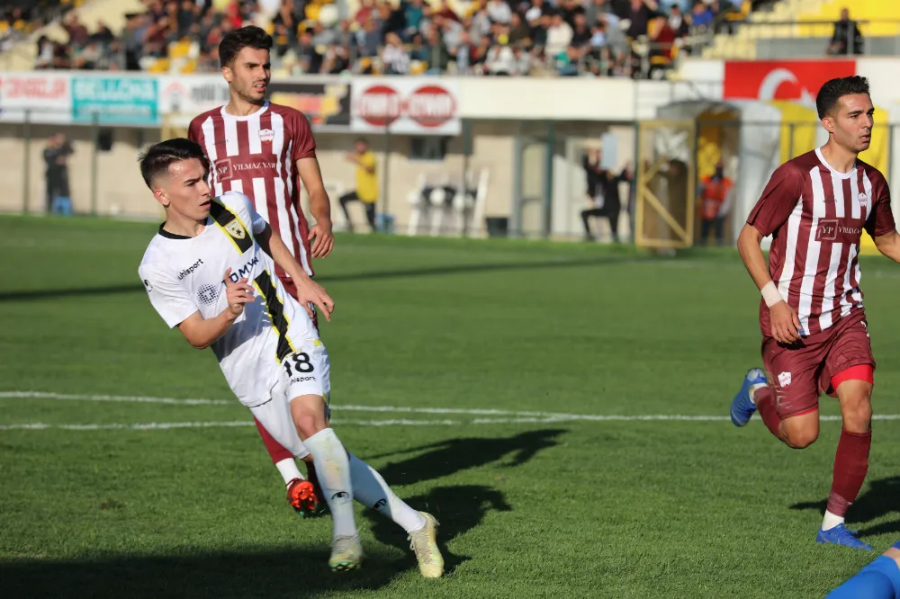 ŞAMPİYONLUĞA KOŞAR ADIM 3-0