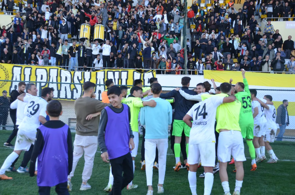 ŞAMPİYONLUĞA KOŞAR ADIM 3-0