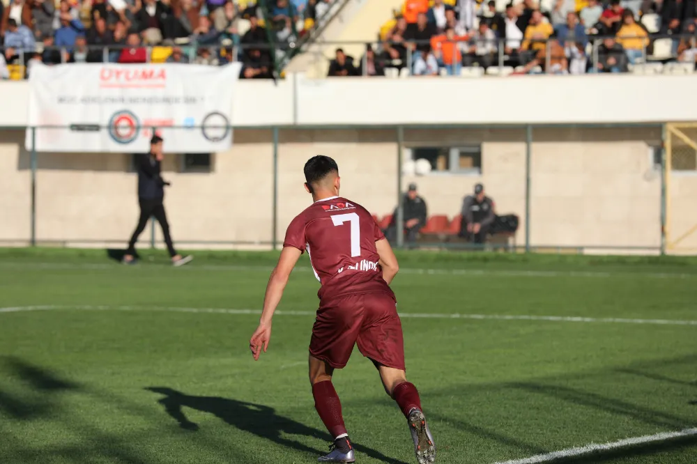 ŞAMPİYONLUĞA KOŞAR ADIM 3-0