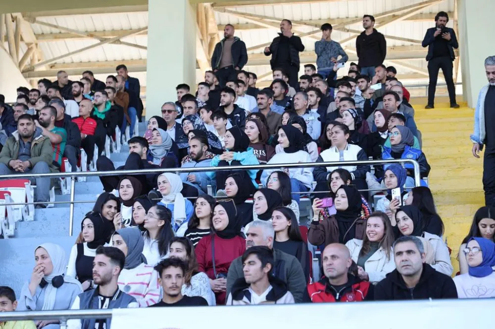 GENÇ OFİSLER ÖĞRENCİLERE ŞEHRİ TANITIYOR