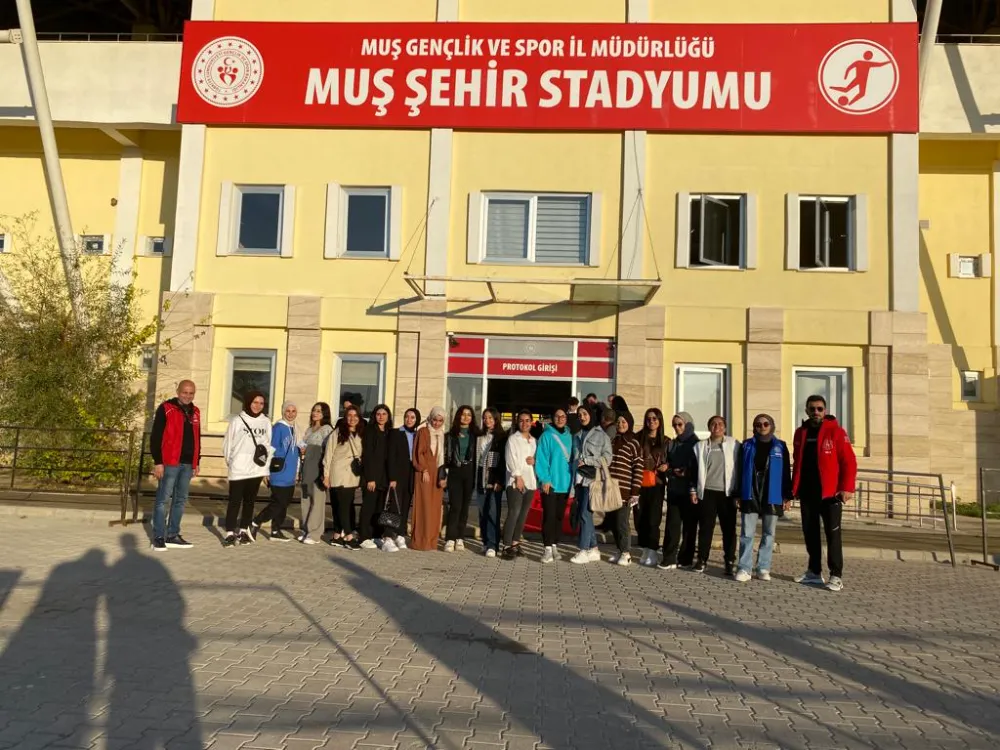 GENÇ OFİSLER ÖĞRENCİLERE ŞEHRİ TANITIYOR