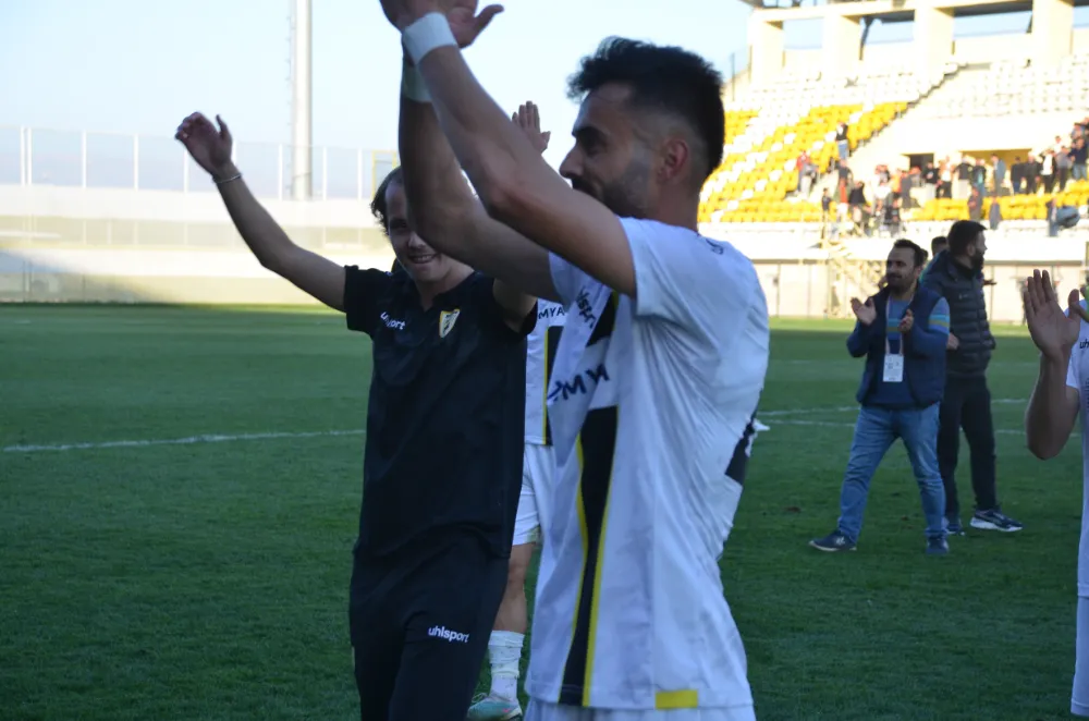 ŞAMPİYONLUĞA KOŞAR ADIM 3-0