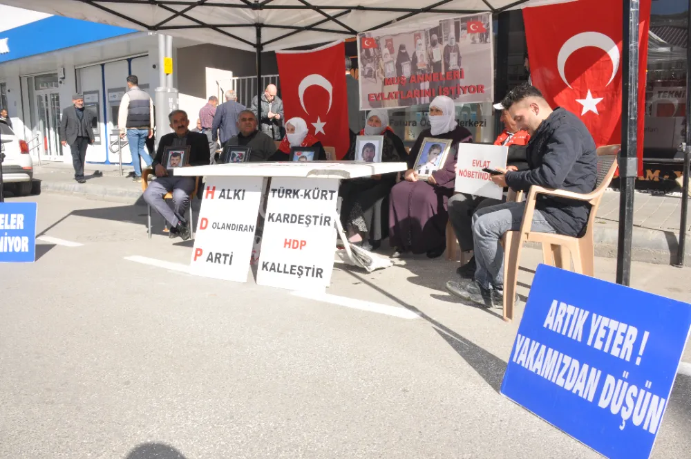 ACILI AİLELERİN EVLAT NÖBETİ DEVAM EDİYOR