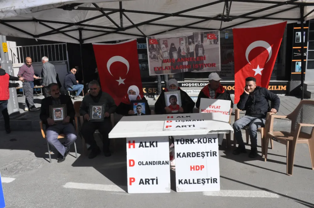 ACILI AİLELERİN EVLAT NÖBETİ DEVAM EDİYOR