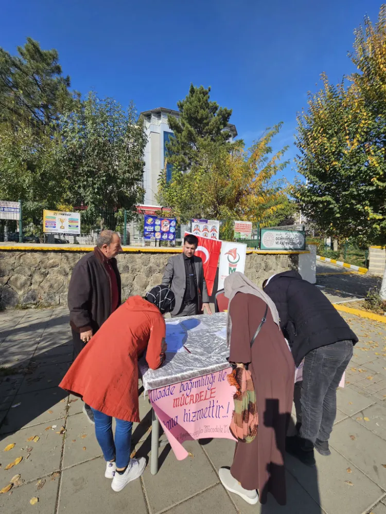 BAĞIMSIZ YAŞAM MERKEZİ İÇİN İMZA KAMPANYASI DÜZENLENDİ