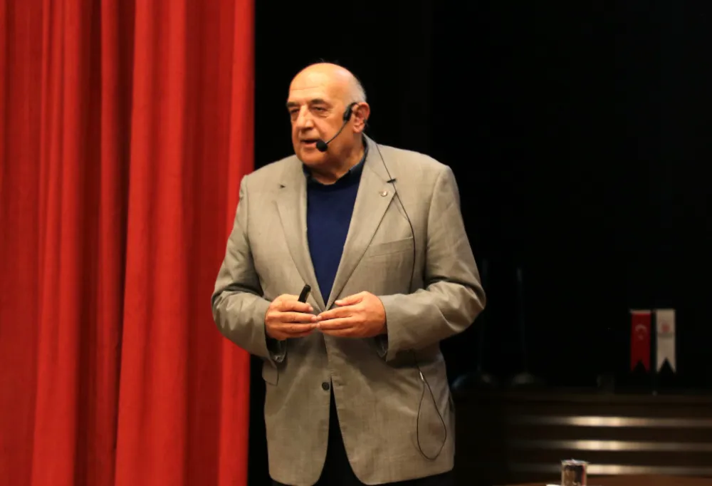 ÜNİVERSİTEDE TÜRK BASKETBOLUNUN GELİŞİMİ ANLATILDI