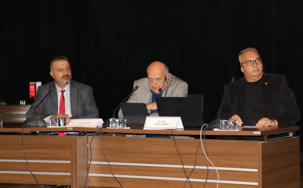 ÜNİVERSİTEDE TÜRK BASKETBOLUNUN GELİŞİMİ ANLATILDI