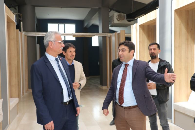 GENÇLİK VE SPOR TESİSLERİ HIZLA YÜKSELİYOR