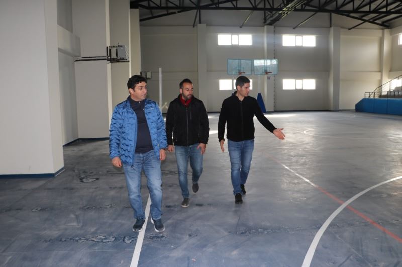 GENÇLİK VE SPOR TESİSLERİ HIZLA YÜKSELİYOR