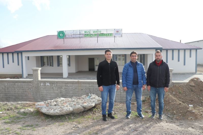 GENÇLİK VE SPOR TESİSLERİ HIZLA YÜKSELİYOR