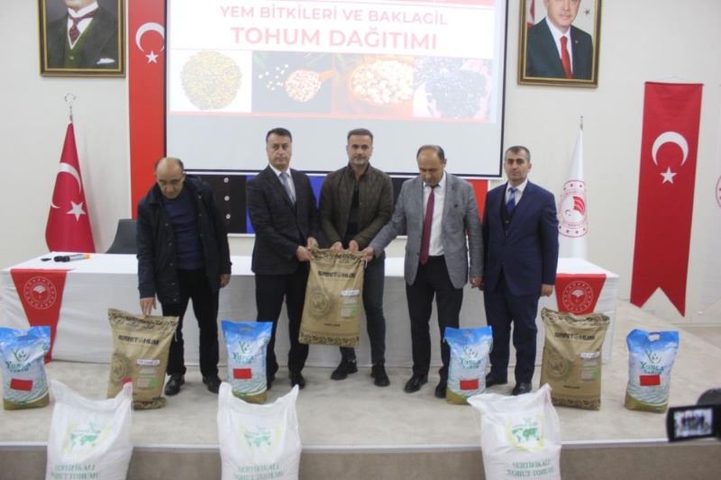 MUŞ’TA FASULYE, AYÇİCEĞİ, NOHUT VE YONCA TOHUMU DAĞITIMI YAPILDI
