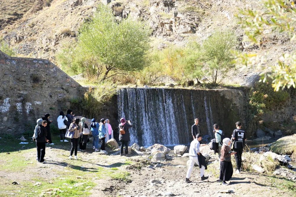 TEKNOLOJİ BAĞIMLILIĞINA KARŞI DOĞA YÜRÜYÜŞÜ DÜZENLENDİ