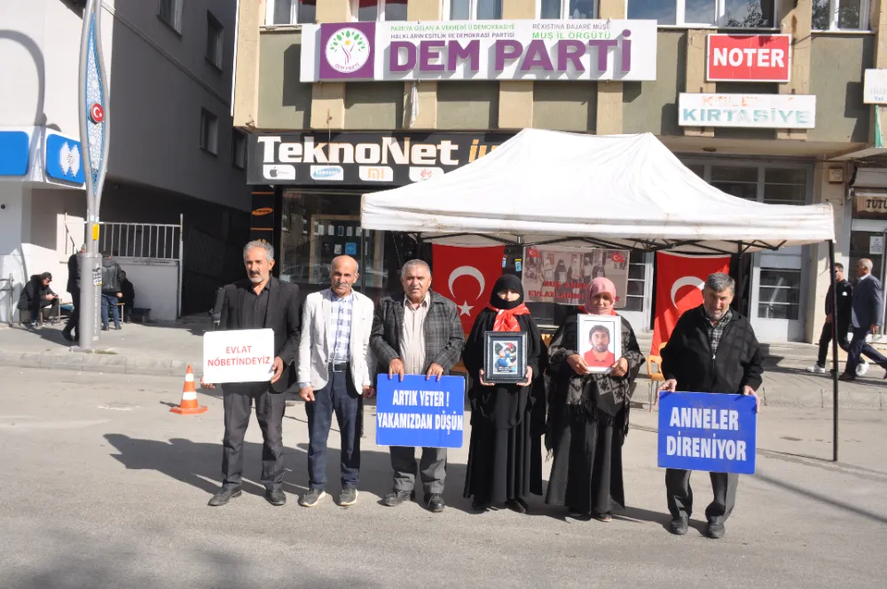 MUŞLU AİLELER DEM PARTİ BİNASI ÖNÜNDEKİ 