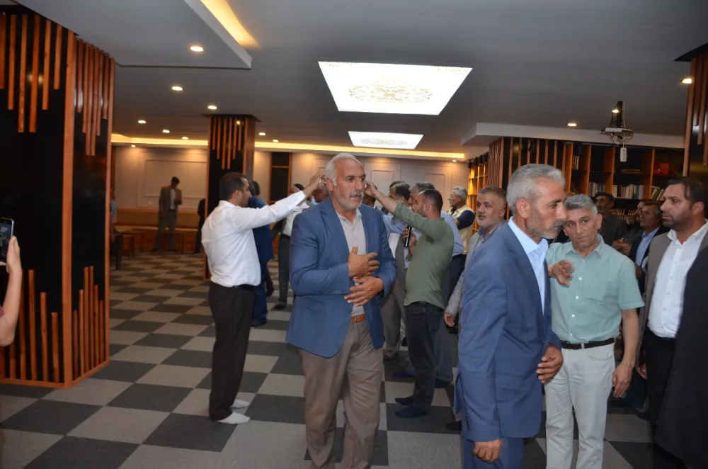 BULANIK'TA İKİ AİLE ARASINDAKİ HUSUMET BARIŞLA SONUÇLANDI