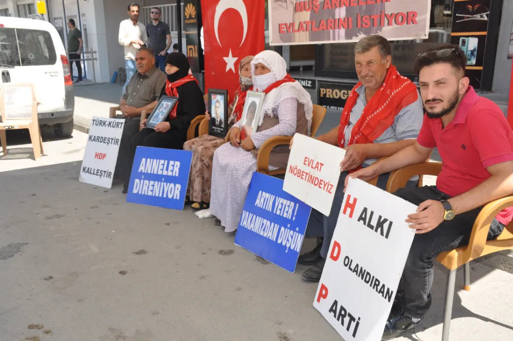 MUŞLU AİLELER DEM PARTİ ÖNÜNDEKİ 