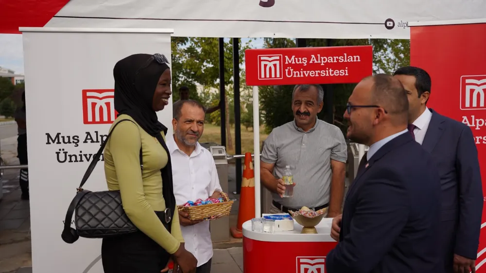 REKTÖR’DEN ÖĞRENCİLERE SICAK KARŞILAMA