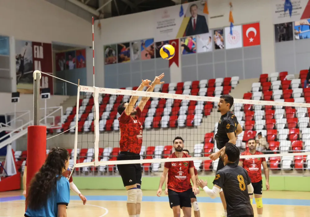 VOLEYBOLCULARIMIZ, BİNGÖL EKİBİNİ 3-1 YENDİ