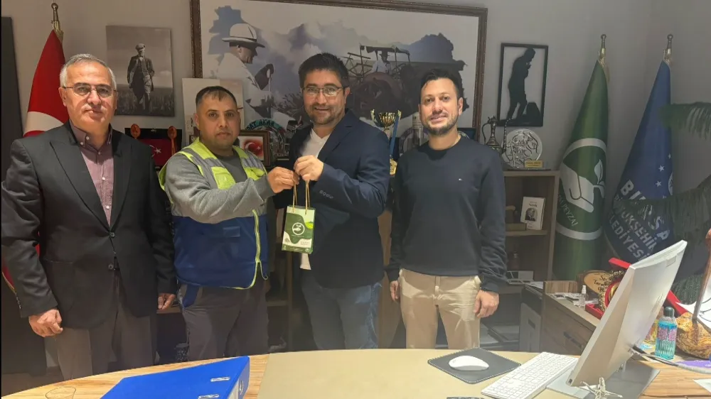 MUŞLU TEMİZLİK GÖREVLİSİ BULDUĞU ALTIN DOLU ÇANTAYI POLİSE TESLİM ETTİ