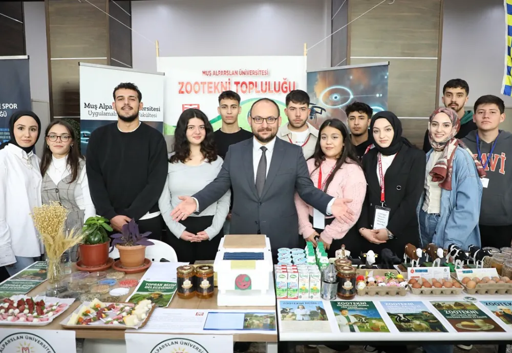 ÜNİVERSİTEDE ÖĞRENCİ TOPLULUKLARI TANITIM GÜNÜNE YOĞUN İLGİ