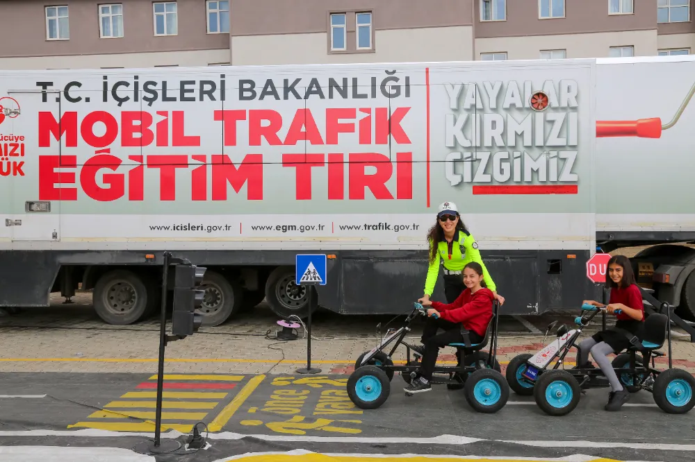 ÇOCUKLARA TRAFİK BİLİNCİ AŞILANDI