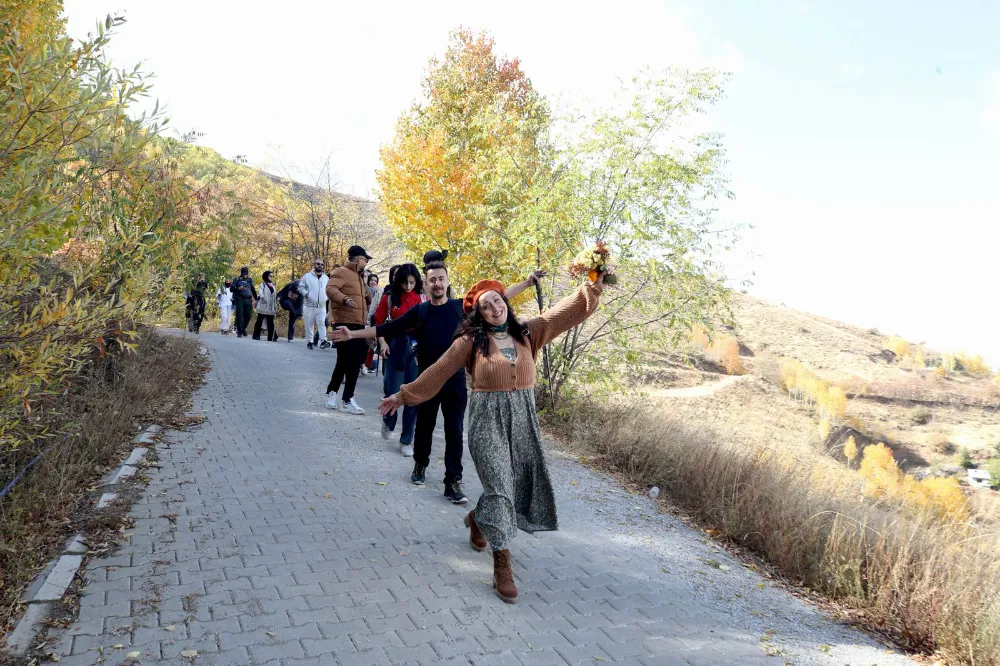 MUŞ’TA DOĞA YÜRÜYÜŞÜ, SONBAHARIN BÜYÜSÜYLE BULUŞTU