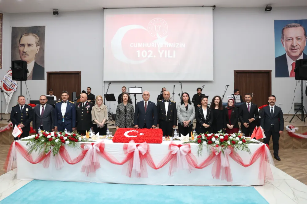 CUMHURİYET’İN 102. YILI ONURUNA MUŞ’TA RESEPSİYON DÜZENLENDİ