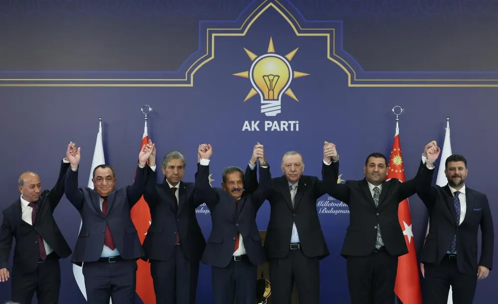 BULANIK’TA İKİ BELDE BELEDİYESİ AK PARTİ’YE KATILDI